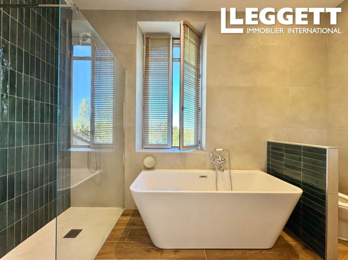 Image No.7-10 Bed House for sale