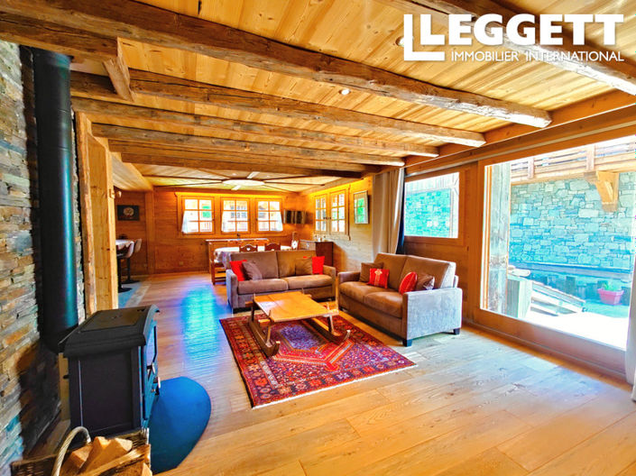 Image No.9-6 Bed House for sale