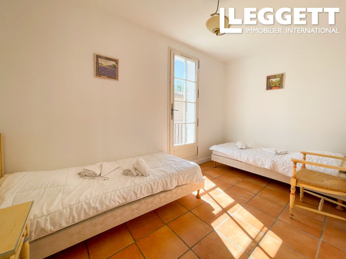 Image No.9-3 Bed House for sale