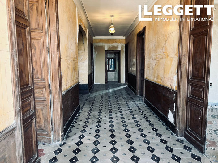 Image No.8-6 Bed House for sale