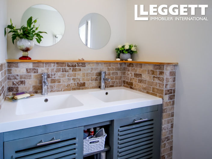 Image No.6-4 Bed House for sale