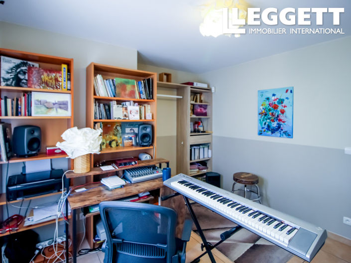 Image No.8-4 Bed House for sale