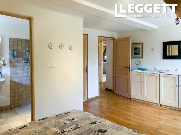 Image No.10-5 Bed House for sale