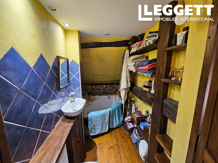 Image No.10-3 Bed House for sale