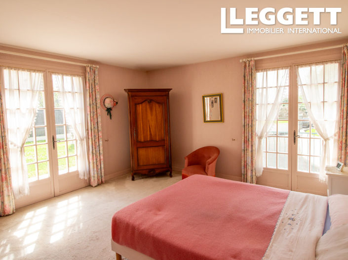 Image No.8-5 Bed House for sale