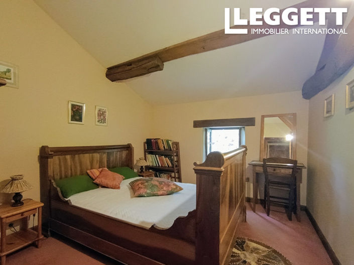 Image No.8-5 Bed House for sale