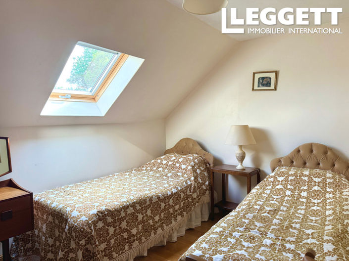 Image No.10-3 Bed House for sale