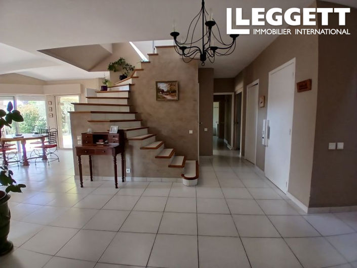 Image No.6-5 Bed House for sale