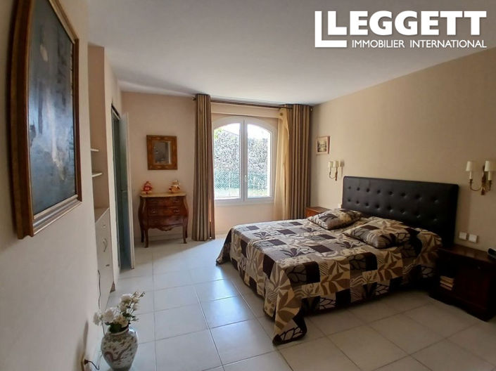 Image No.9-5 Bed House for sale