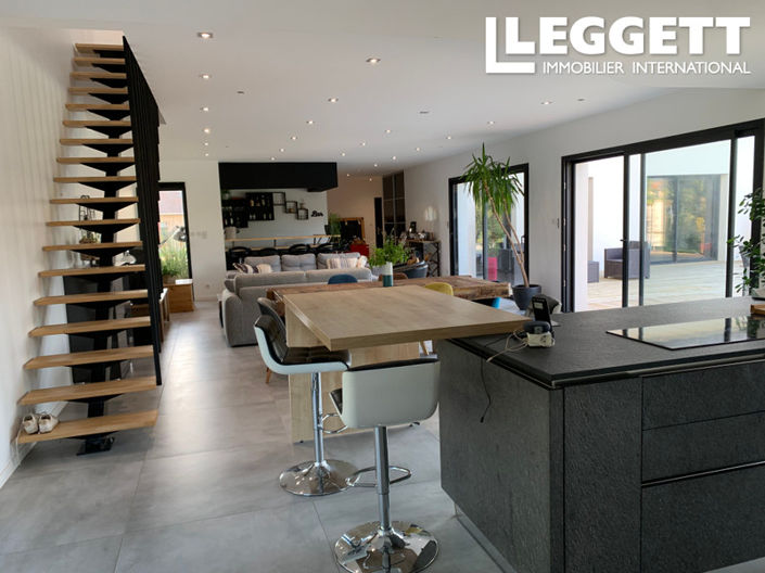 Image No.5-5 Bed House for sale