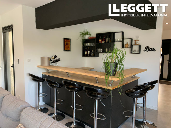 Image No.7-5 Bed House for sale