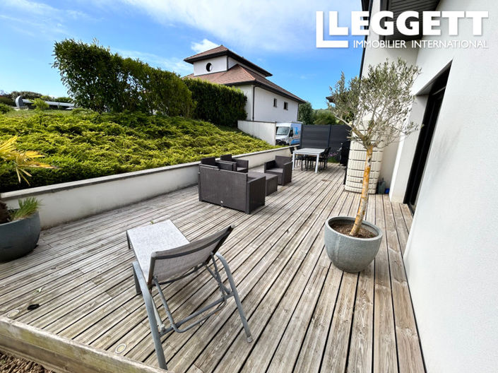 Image No.8-5 Bed House for sale