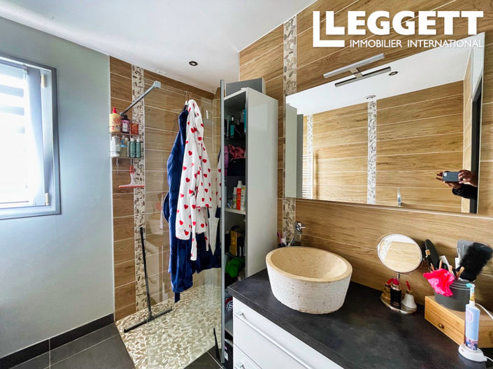 Image No.8-3 Bed House for sale