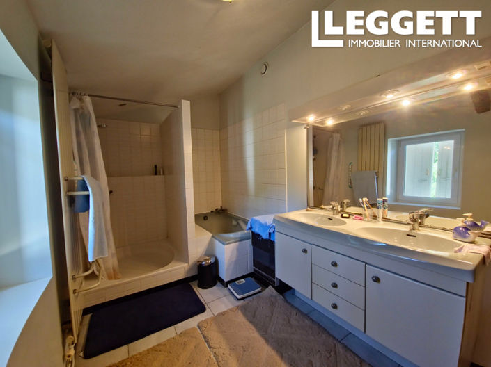 Image No.9-6 Bed House for sale