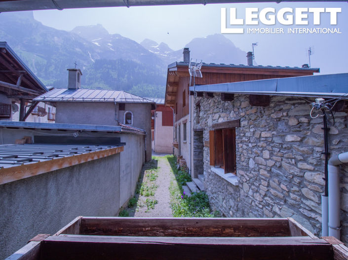 Image No.8-7 Bed House for sale