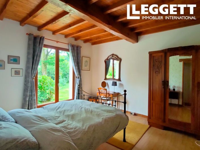 Image No.6-5 Bed House for sale