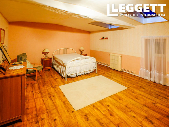 Image No.9-4 Bed House for sale