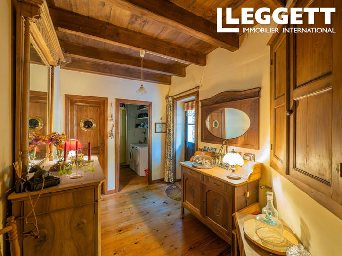 Image No.10-6 Bed House for sale