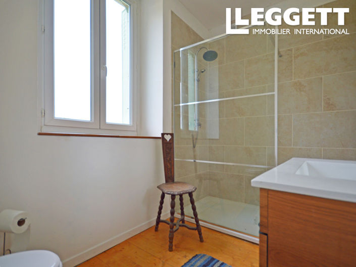 Image No.8-3 Bed House for sale