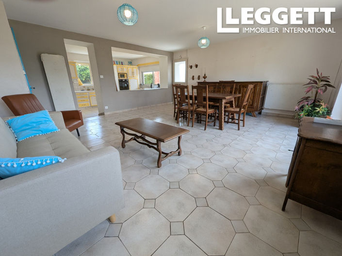 Image No.7-5 Bed House for sale