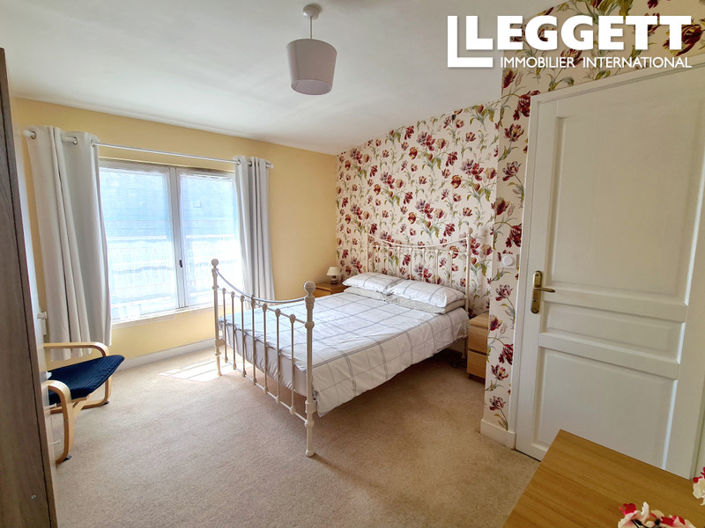 Image No.8-6 Bed House for sale