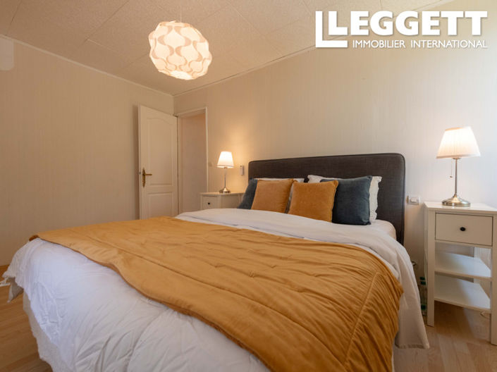 Image No.10-4 Bed House for sale