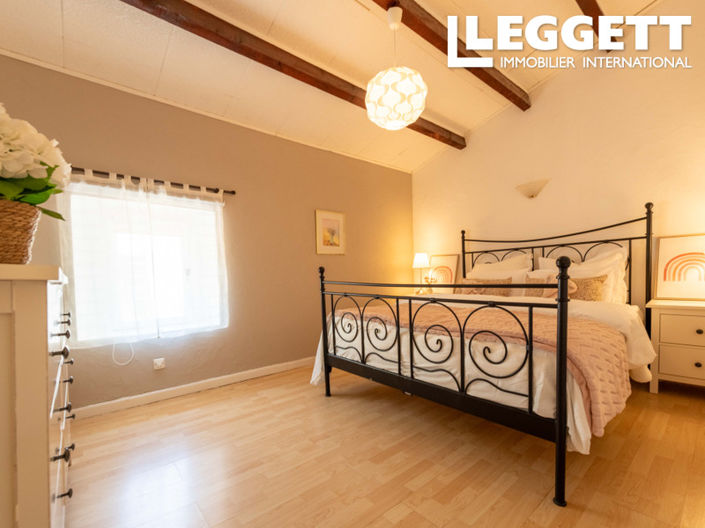 Image No.8-4 Bed House for sale