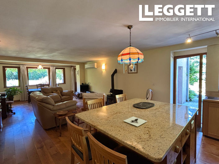 Image No.8-5 Bed House for sale