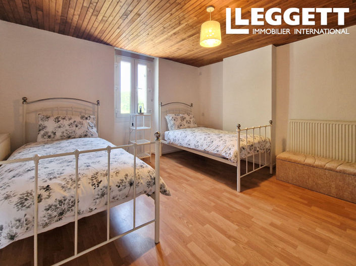 Image No.7-4 Bed House for sale