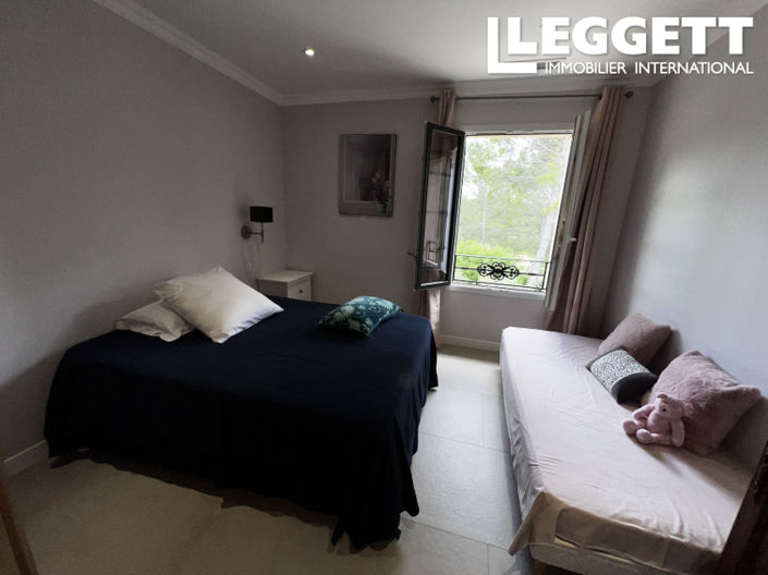 Image No.6-4 Bed House for sale