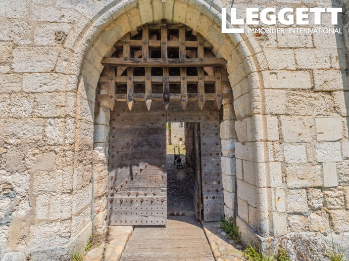 Image No.3-4 Bed Chateaux for sale