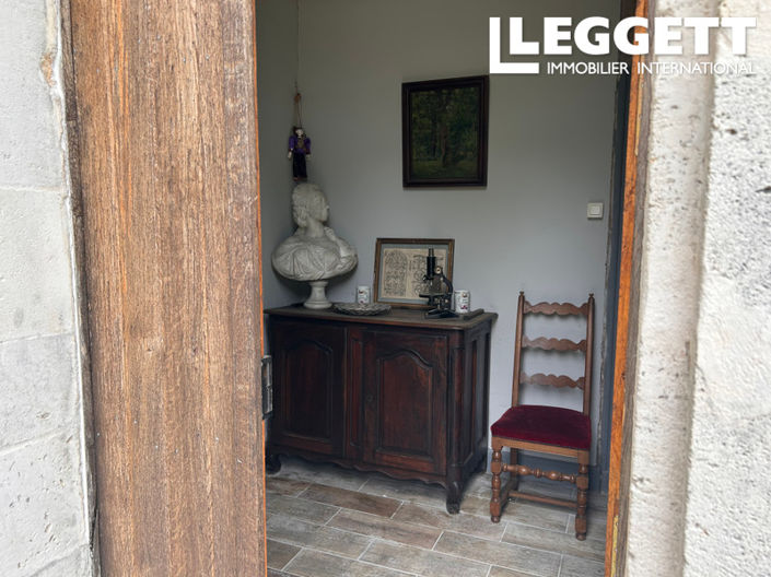 Image No.7-7 Bed House for sale