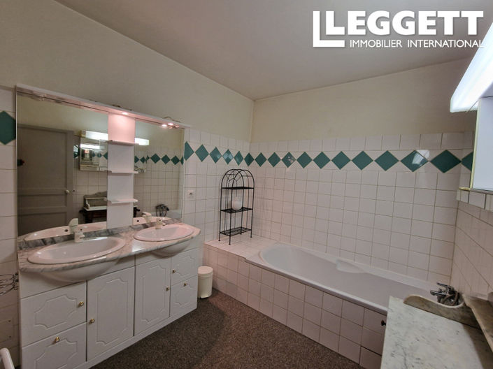 Image No.10-3 Bed House for sale