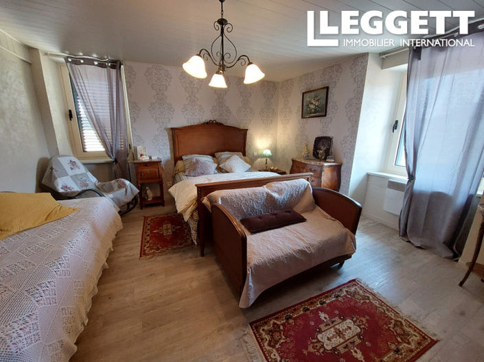 Image No.6-6 Bed House for sale