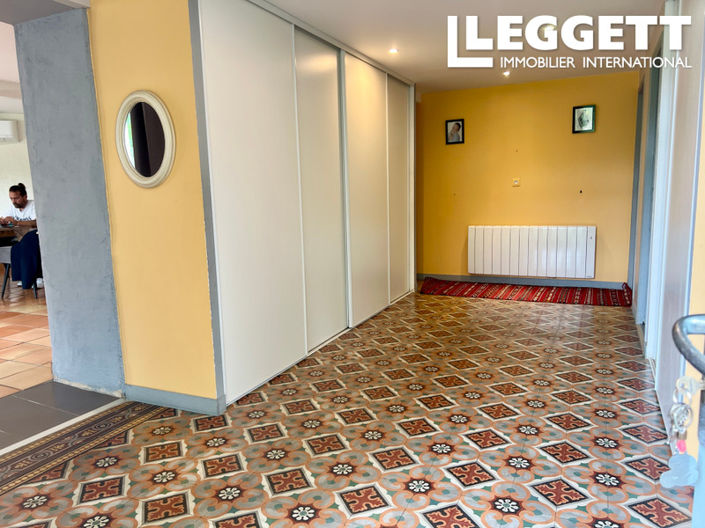 Image No.8-4 Bed House for sale