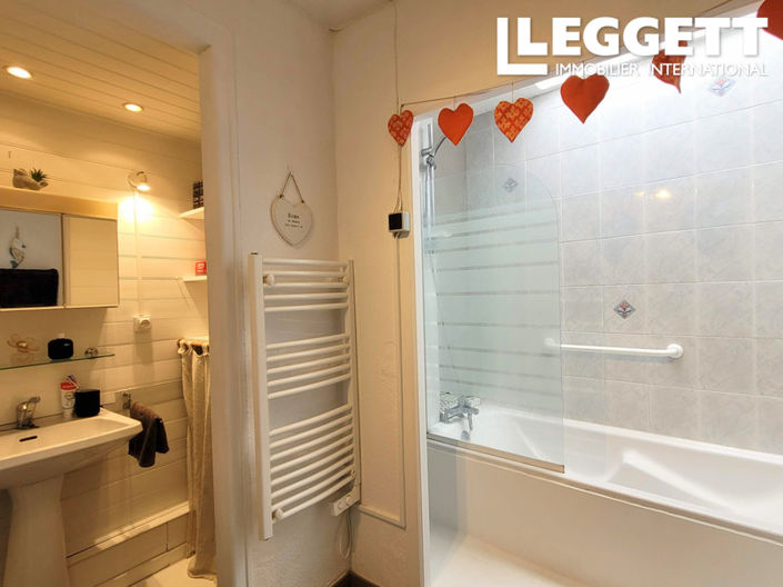 Image No.8-2 Bed House for sale