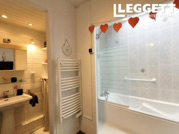 ahr0chm6ly9jzg4uagvzdglhlmltbw8vaw1hz2uvvevom