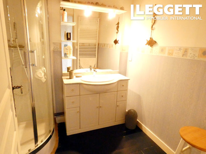 Image No.9-6 Bed House for sale