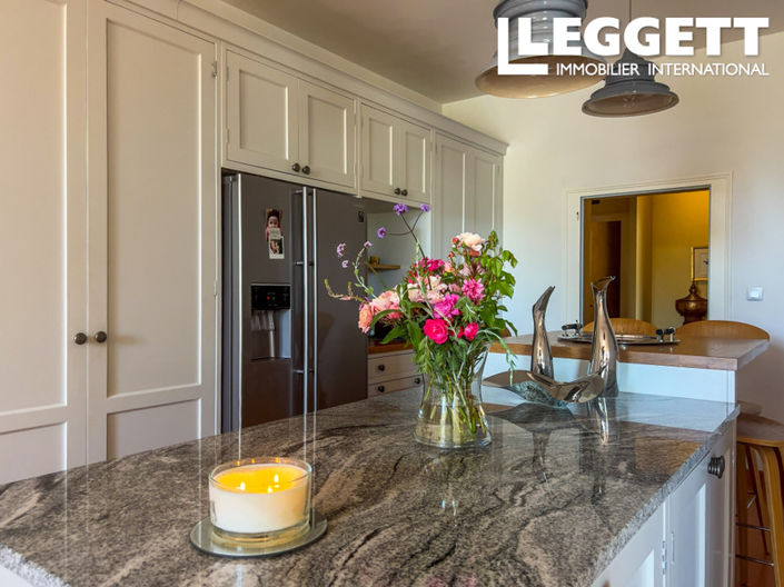 Image No.7-9 Bed House for sale