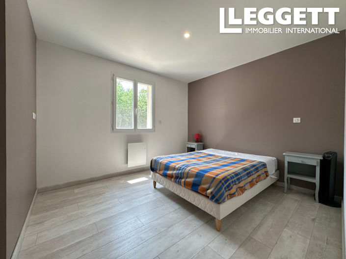 Image No.8-5 Bed House for sale