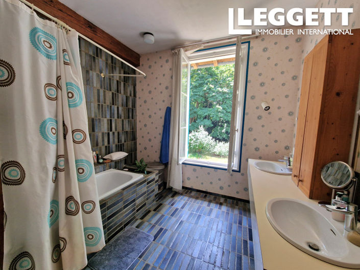 Image No.9-5 Bed House for sale