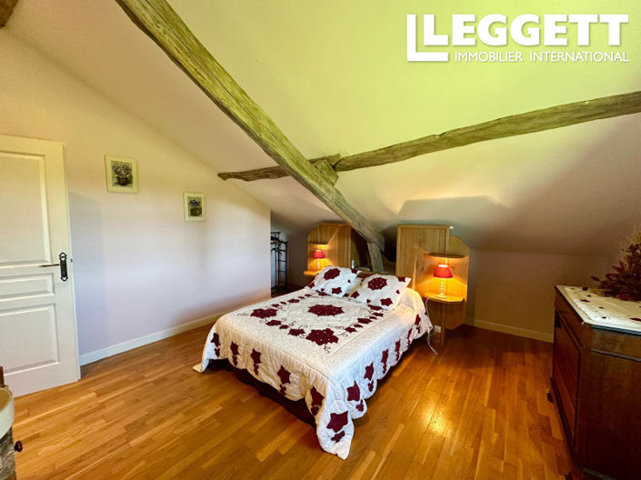 Image No.8-6 Bed House for sale