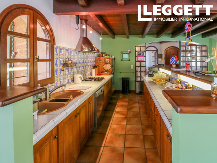 Image No.8-7 Bed House for sale