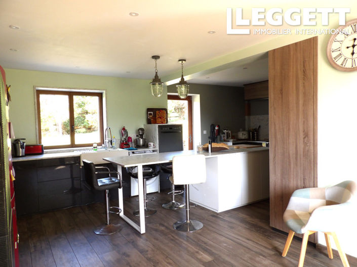 Image No.5-5 Bed House for sale