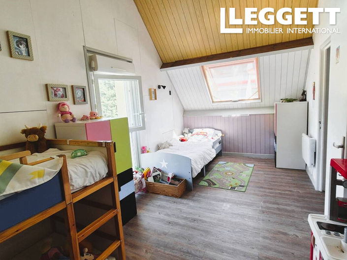 Image No.10-3 Bed House for sale