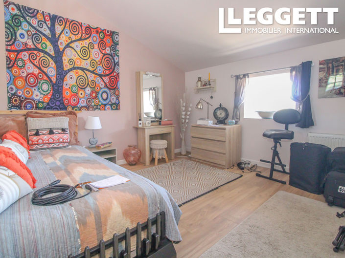 Image No.9-4 Bed House for sale