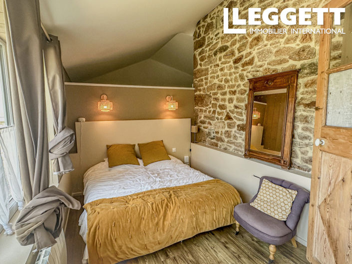 Image No.6-6 Bed House for sale