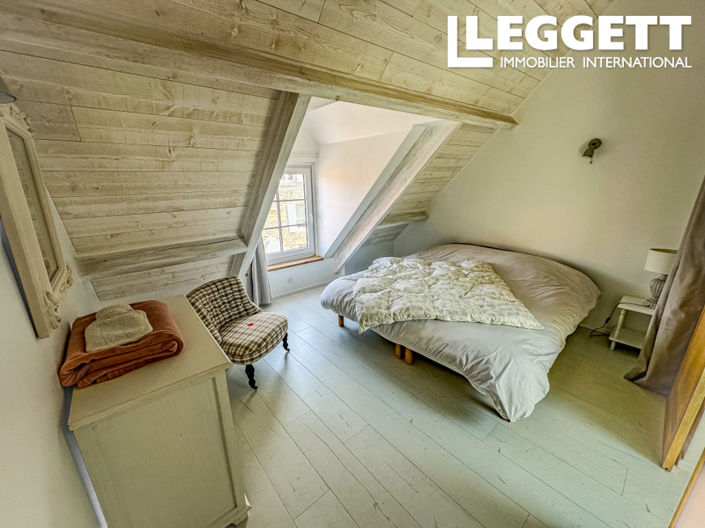 Image No.8-6 Bed House for sale