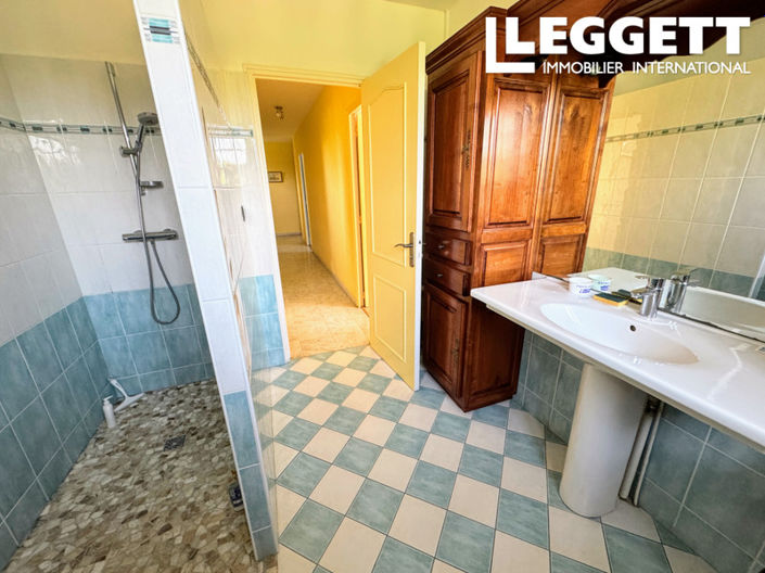 Image No.8-3 Bed House for sale