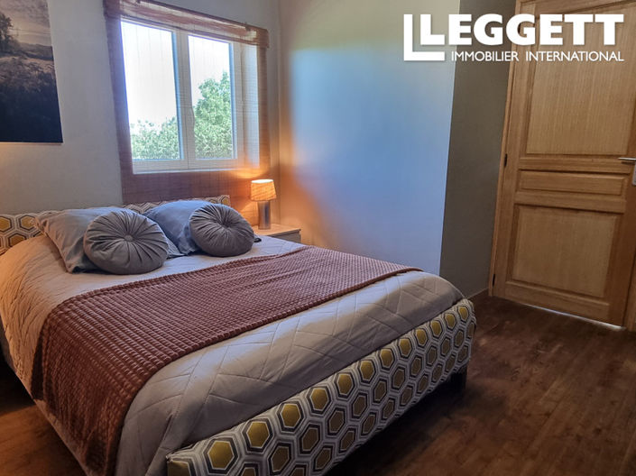 Image No.6-4 Bed House for sale